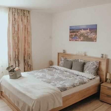 Апартаменты Apartament 1 Decembrie Алба-Юлия Экстерьер фото