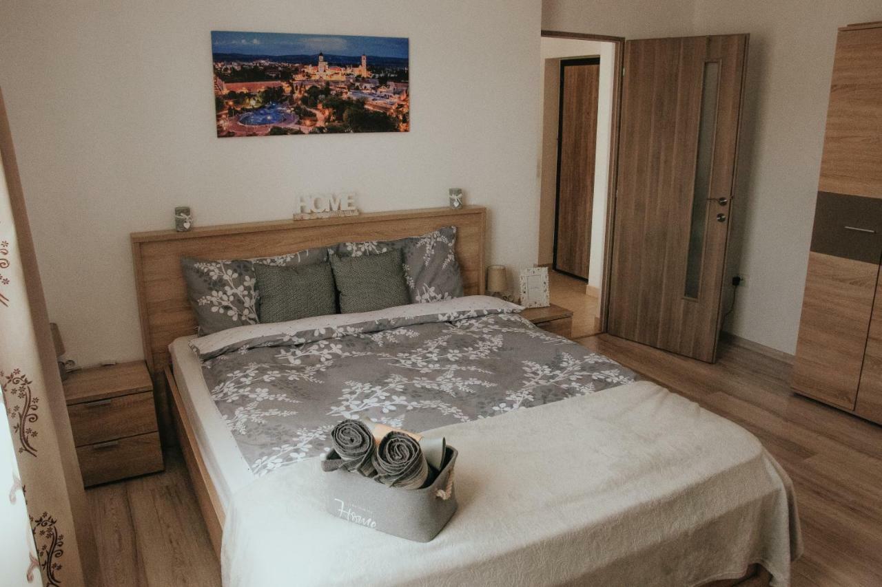 Апартаменты Apartament 1 Decembrie Алба-Юлия Экстерьер фото
