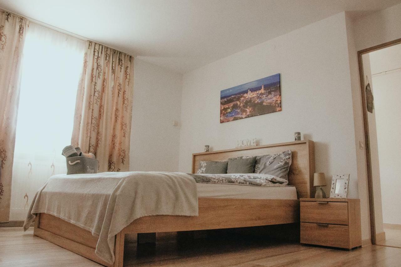 Апартаменты Apartament 1 Decembrie Алба-Юлия Экстерьер фото